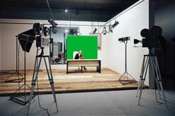 72 X 72 Green Screen Banner W/ Aluminum Snap Rails, Ceiling Hanging - Chroma Green -LuxeDisplay Shop gnhb7272.ra4 preview