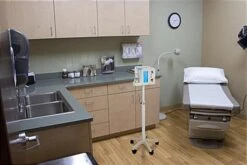 3 Compartment Hygiene Station W/ Locking Casters, Adjustable Height - White 17 3 Compartment Hygiene Station W/ Locking Casters, Adjustable Height - White -LuxeDisplay Shop hygst3wh.ra7 preview